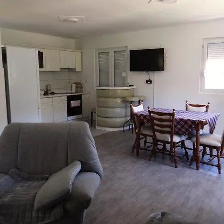 Kuca Aura Holiday home *