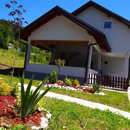 Kuca Aura Holiday home *