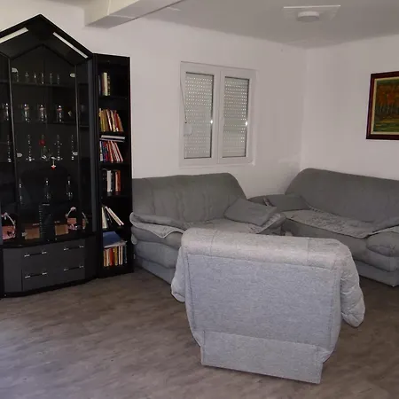 Kuca Aura Holiday home *